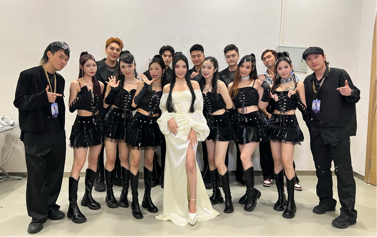 Team photo with Susu center position